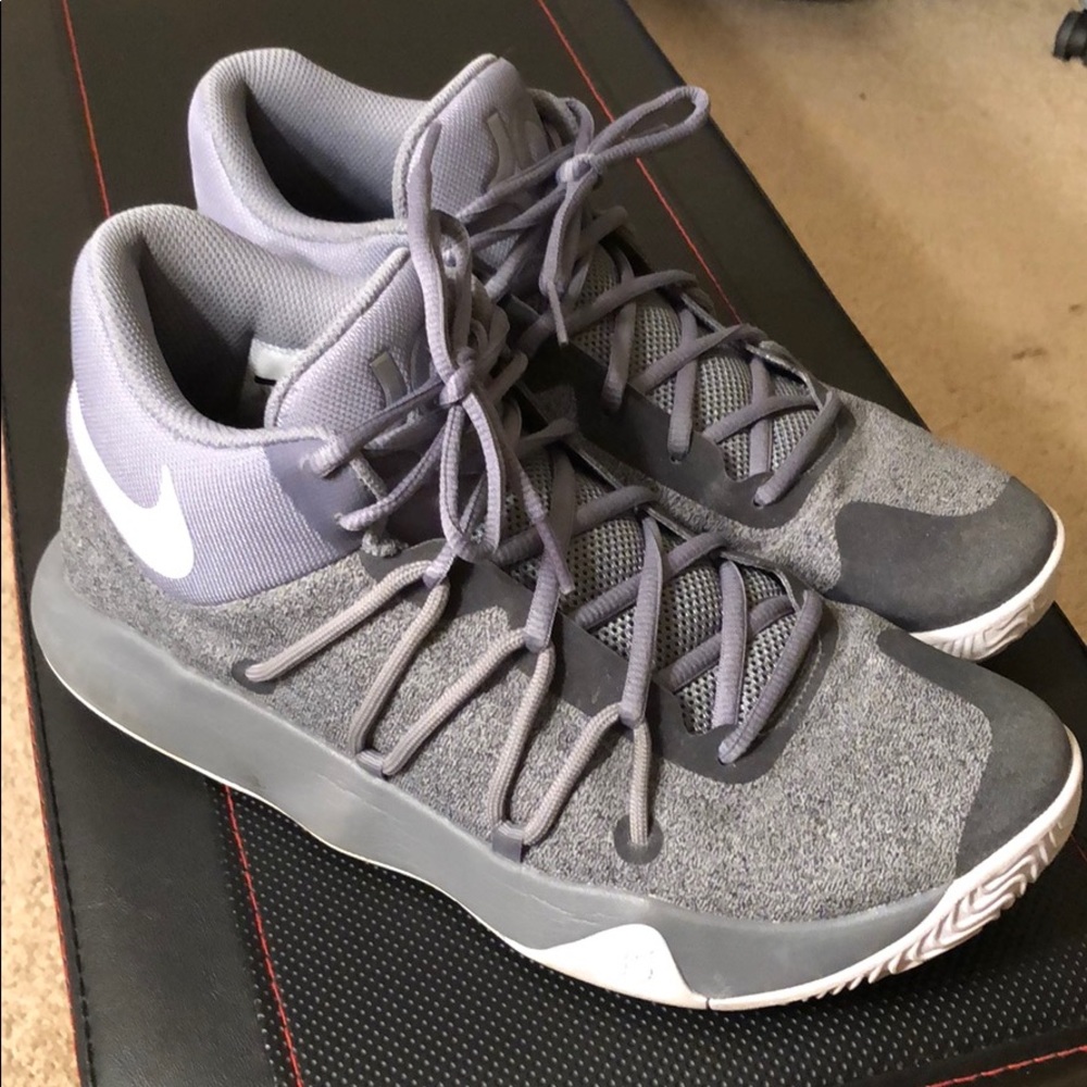 Nike KD Trey 5 Size 9.5 M